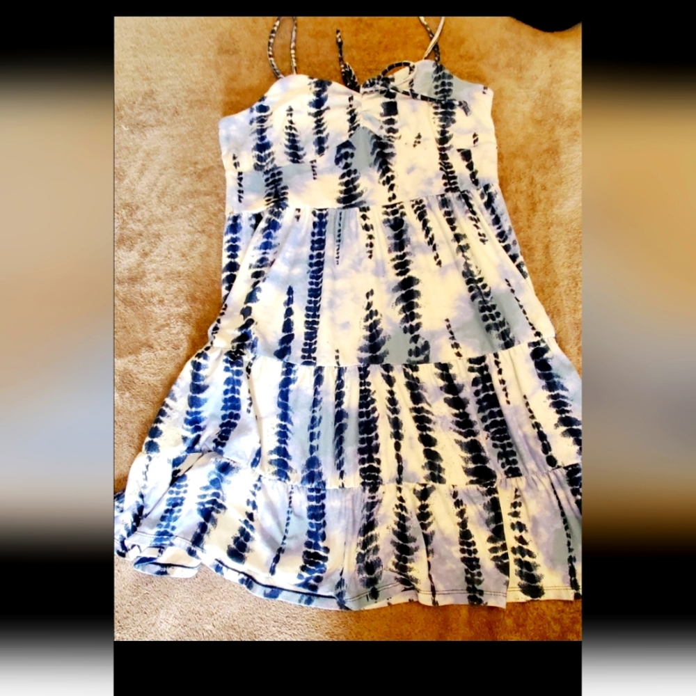 Blue/white flowy summer dress small